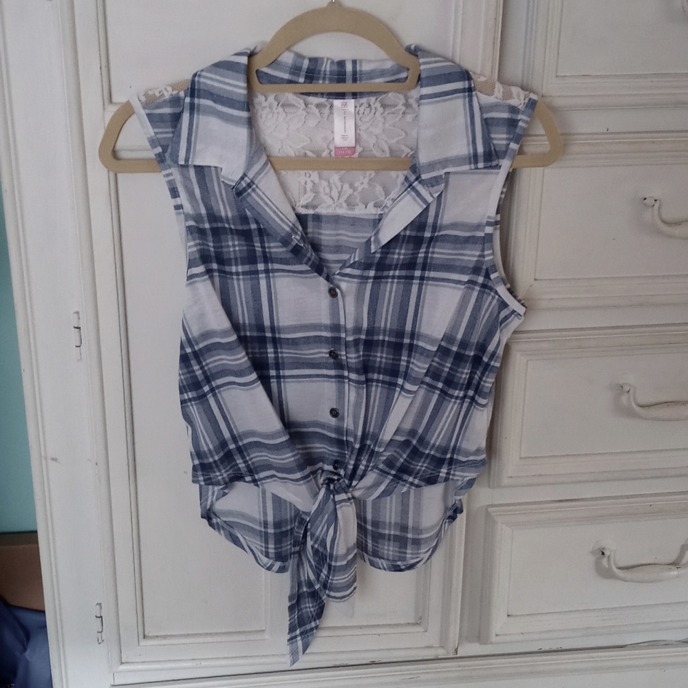 Casual ladies shirt. No Boundaries. Body 100% polyester, lace poly spandex mix.